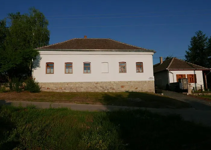 Uragya Vendeghaz Гостевой дом